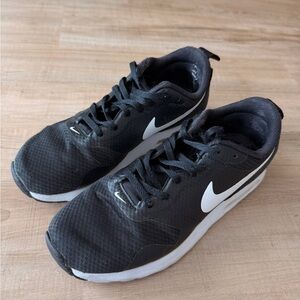 Nike Women Sneakers Black and White Casual Sneakers